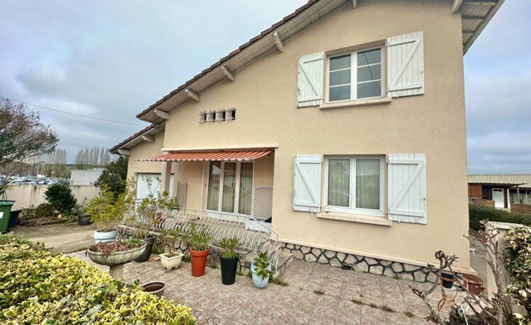 MAISON FAMILIALE SUR MONT DE MARSAN