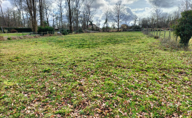 Terrain de 2064 m² avec CU hors lotissement