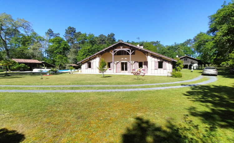 Maison landaise 7 pièces 226m² Roquefort 1