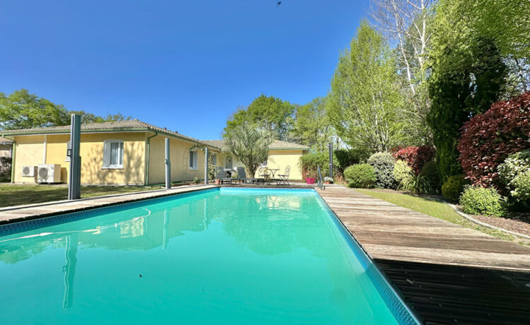 VILLA DE PLAIN-PIED AVEC PISCINE 1