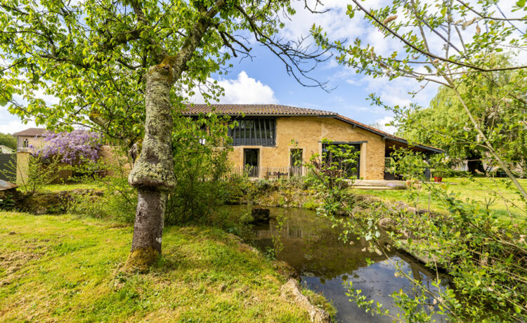 Magnifique grange rénovée, 137 m2, 4 ch, 1 hectare de terrain 1