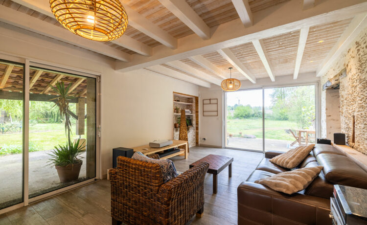 Magnifique grange rénovée, 137 m2, 4 ch, 1 hectare de terrain 2