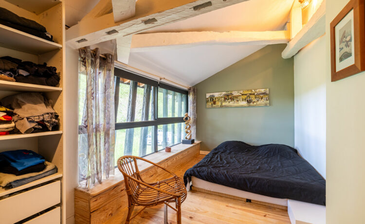 Magnifique grange rénovée, 137 m2, 4 ch, 1 hectare de terrain
