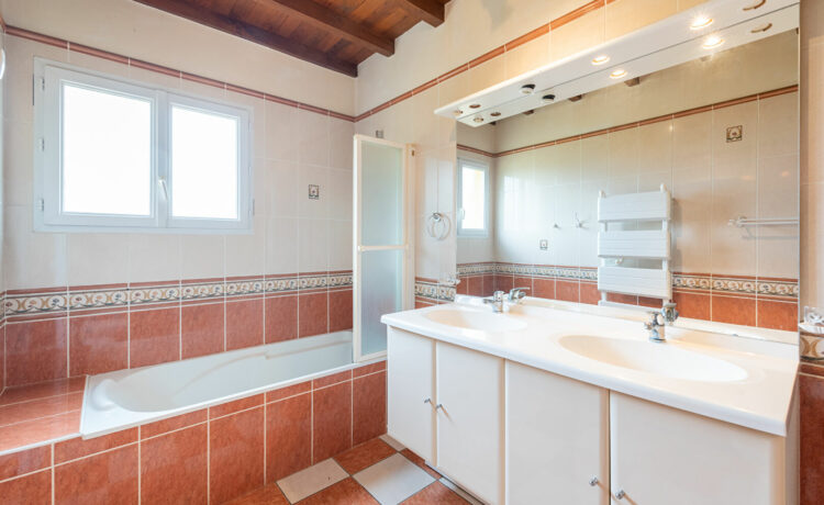 Maison 4 pièce(s) 116 m2 Grand terrain