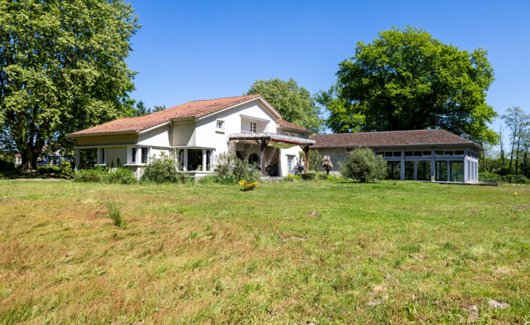 Maison 8 pièce(s) 344m2