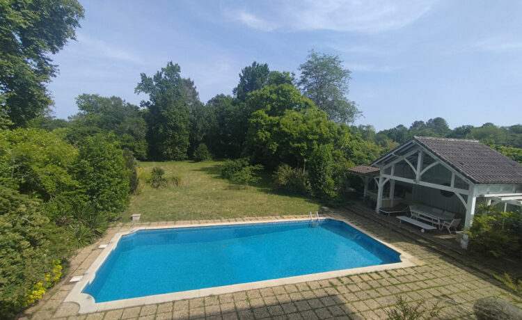 Maison de caractère 7 pièce(s) 256m²