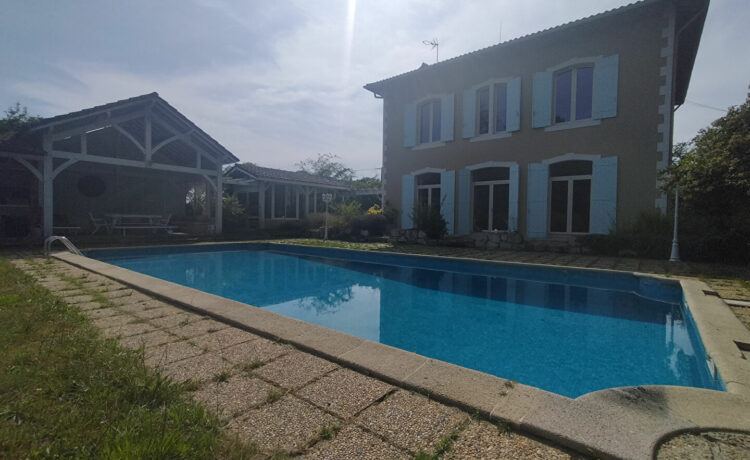 Maison de caractère 7 pièce(s) 256m²