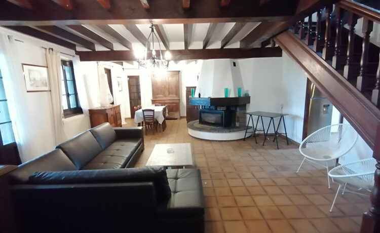 PROPRIETE AVEC PISCINE SUR LA COMMUNE D'ESCOURCE 3