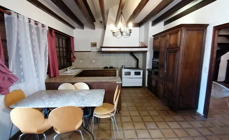 PROPRIETE AVEC PISCINE SUR LA COMMUNE D'ESCOURCE 4