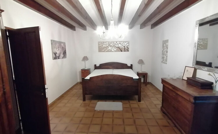 PROPRIETE AVEC PISCINE SUR LA COMMUNE D'ESCOURCE