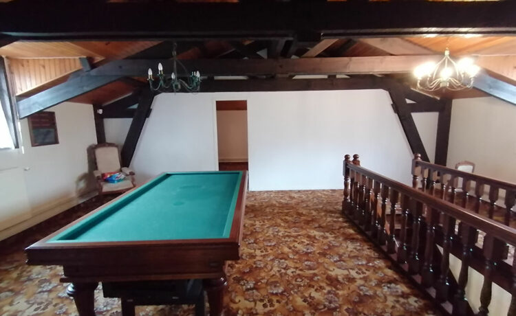 PROPRIETE AVEC PISCINE SUR LA COMMUNE D'ESCOURCE