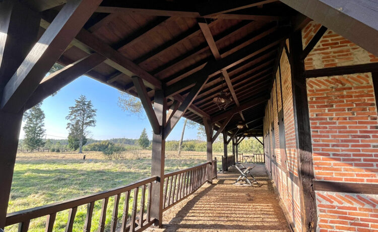 PROPRIETE AVEC PISCINE SUR LA COMMUNE D'ESCOURCE