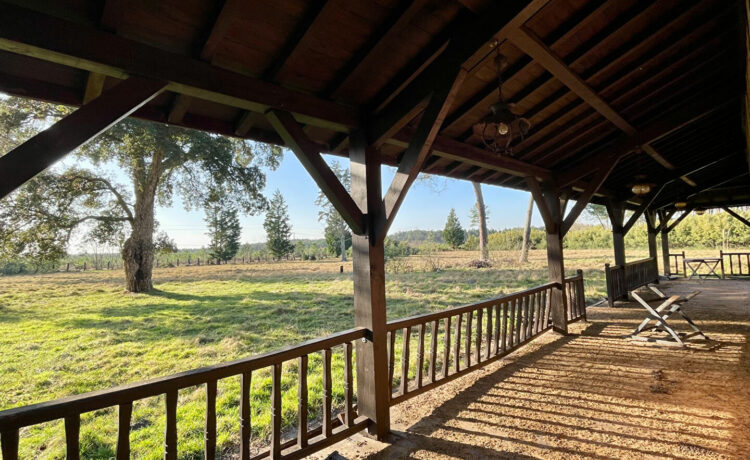 PROPRIETE AVEC PISCINE SUR LA COMMUNE D'ESCOURCE